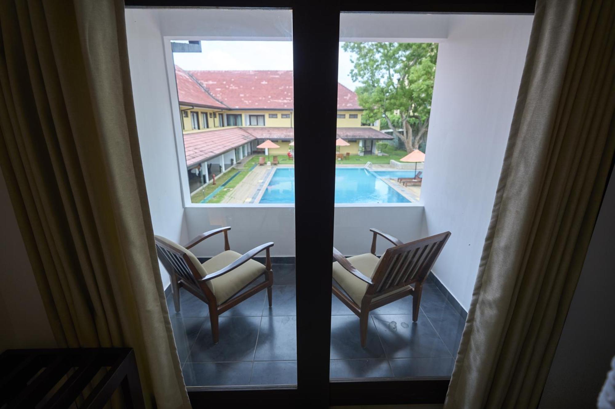 Rajarata Hotel Anuradhapura Exterior foto