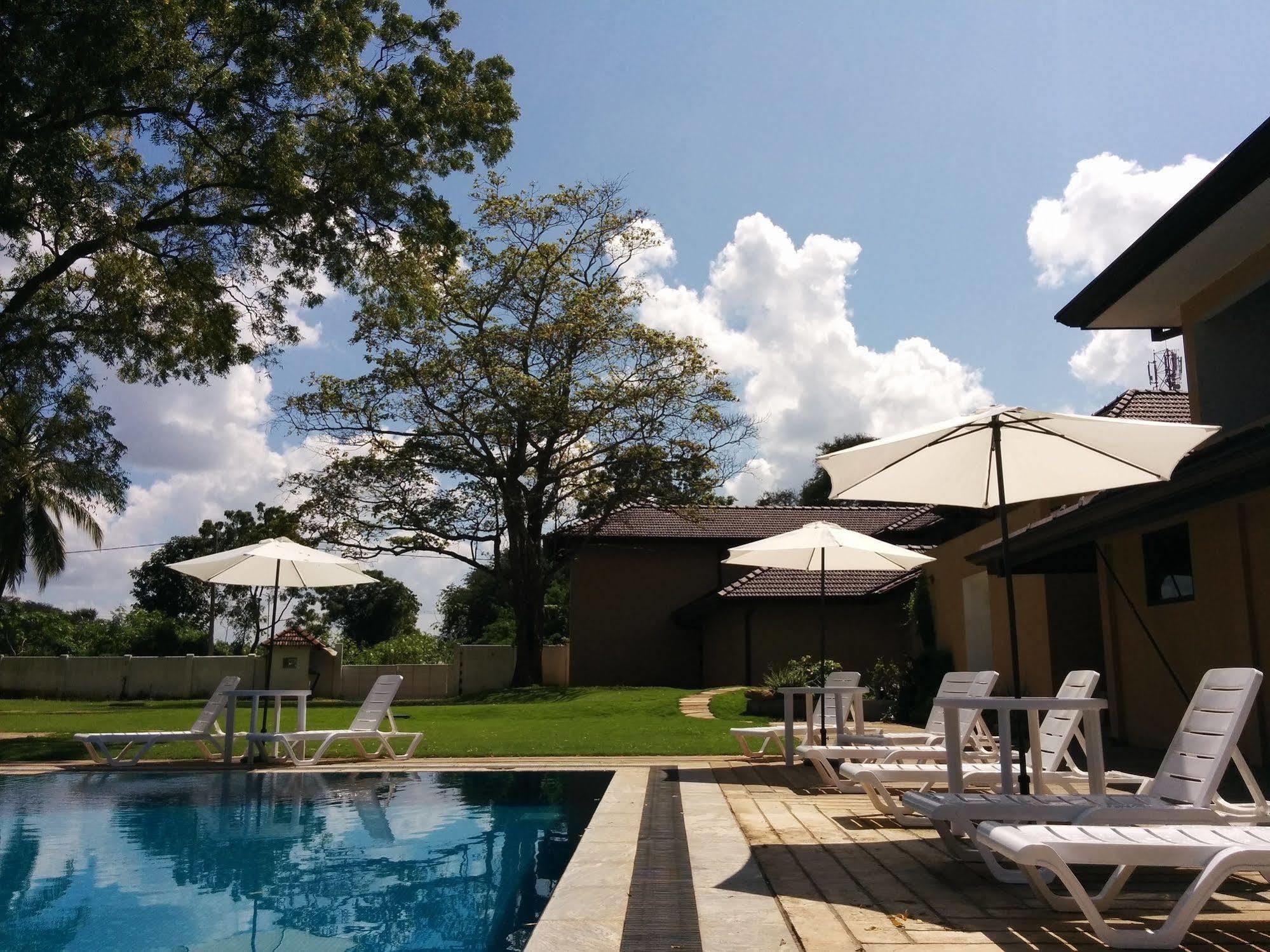 Rajarata Hotel Anuradhapura Exterior foto
