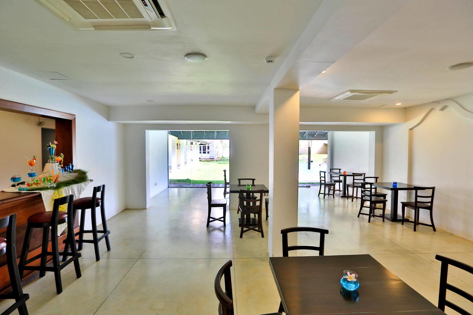Rajarata Hotel Anuradhapura Exterior foto